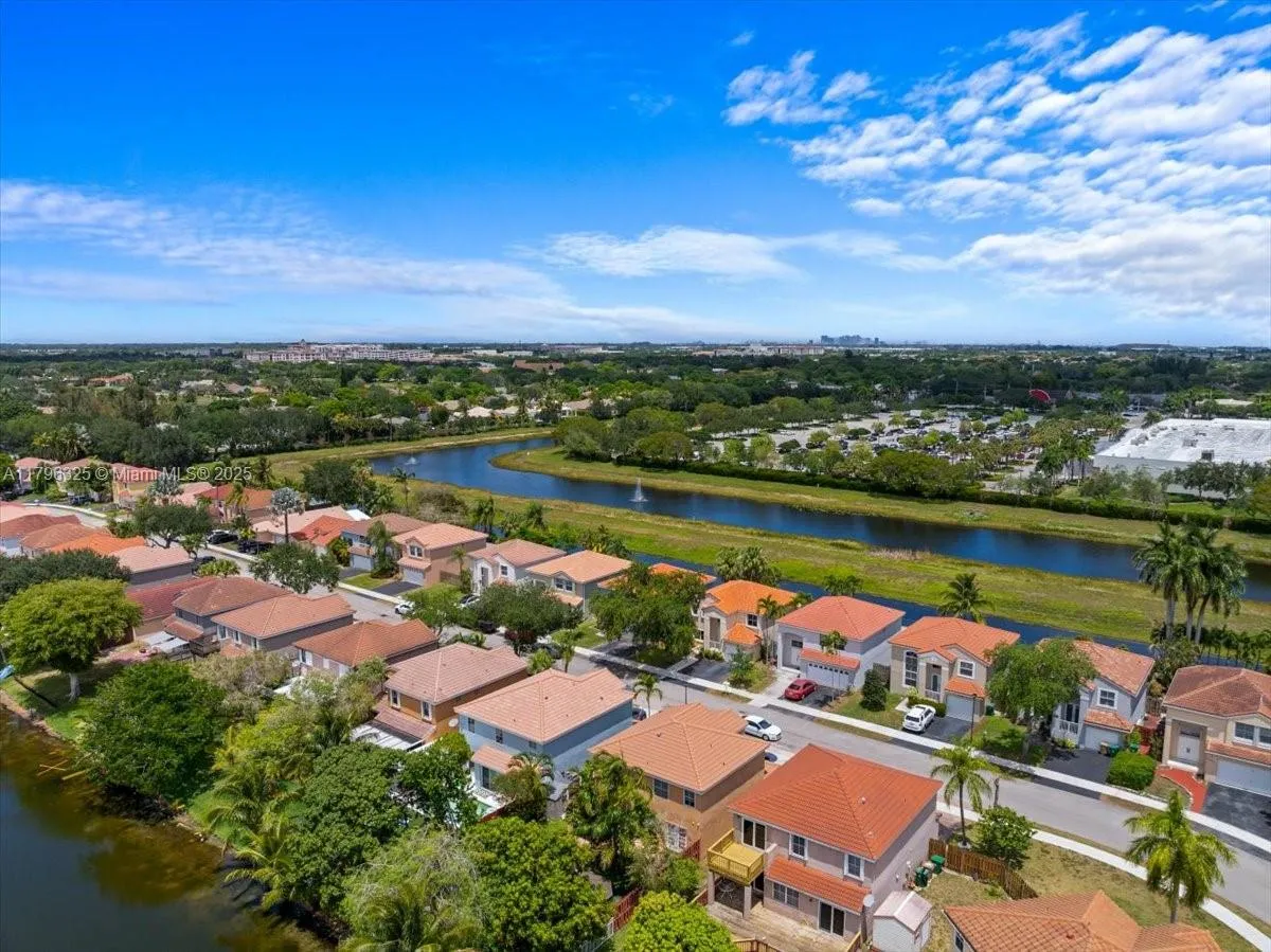 Davie, Florida 33328, United States, 3 Bedrooms Bedrooms, ,3 BathroomsBathrooms,Residential,Active,123311