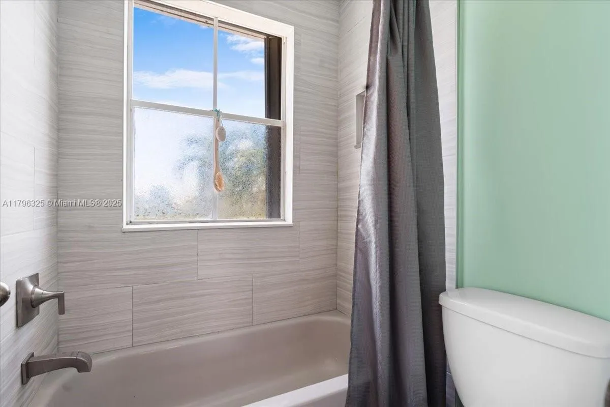 Davie, Florida 33328, United States, 3 Bedrooms Bedrooms, ,3 BathroomsBathrooms,Residential,Active,123311