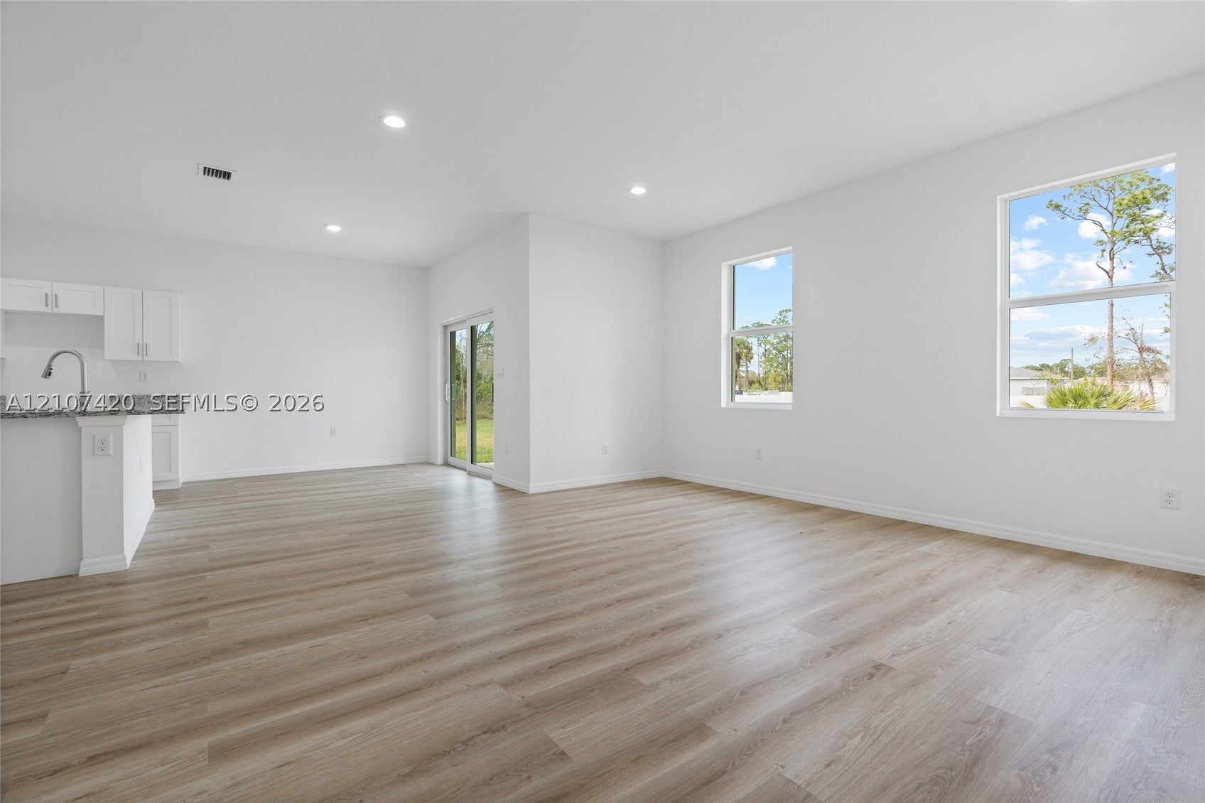 566 Woodview DR