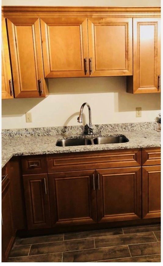 GOLDEN LAKES VILLAGE COND - Residential