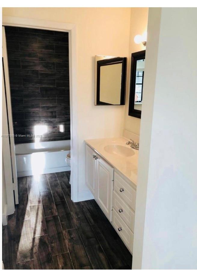 GOLDEN LAKES VILLAGE COND - Residential