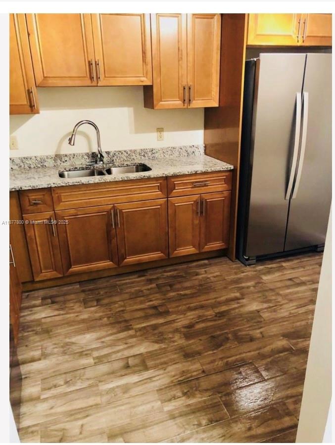 GOLDEN LAKES VILLAGE COND - Residential