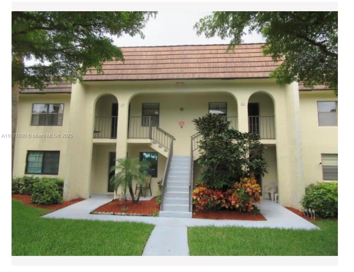 GOLDEN LAKES VILLAGE COND - Residential