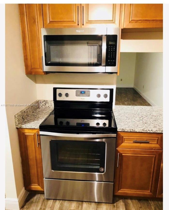 GOLDEN LAKES VILLAGE COND - Residential