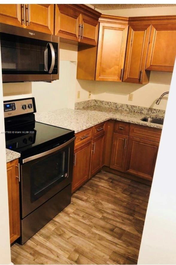 GOLDEN LAKES VILLAGE COND - Residential