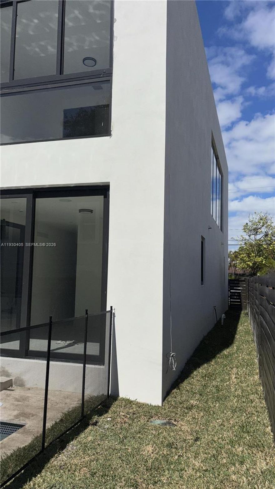 THIS ONE OF A KIND HOUSE BOASTS 4 BEDROOMS WITH A BATHROOM EN SUITE PLUS THE TRADITIONAL HALF BATHROOM DOWNSTAIRS FOR GUESTS AND VISITORS.
THE INTERIOR GARDEN AND OPEN LIVING ROOM TO SECOND FLOOR PROVIDE THIS HOME AMPLE NATURAL LIGHTING W/O THE NEED FOR ARTIFICIAL LIGHTING.
PLS CALL THE LISTING AGENT FOR A PRIVATE VIEWING.