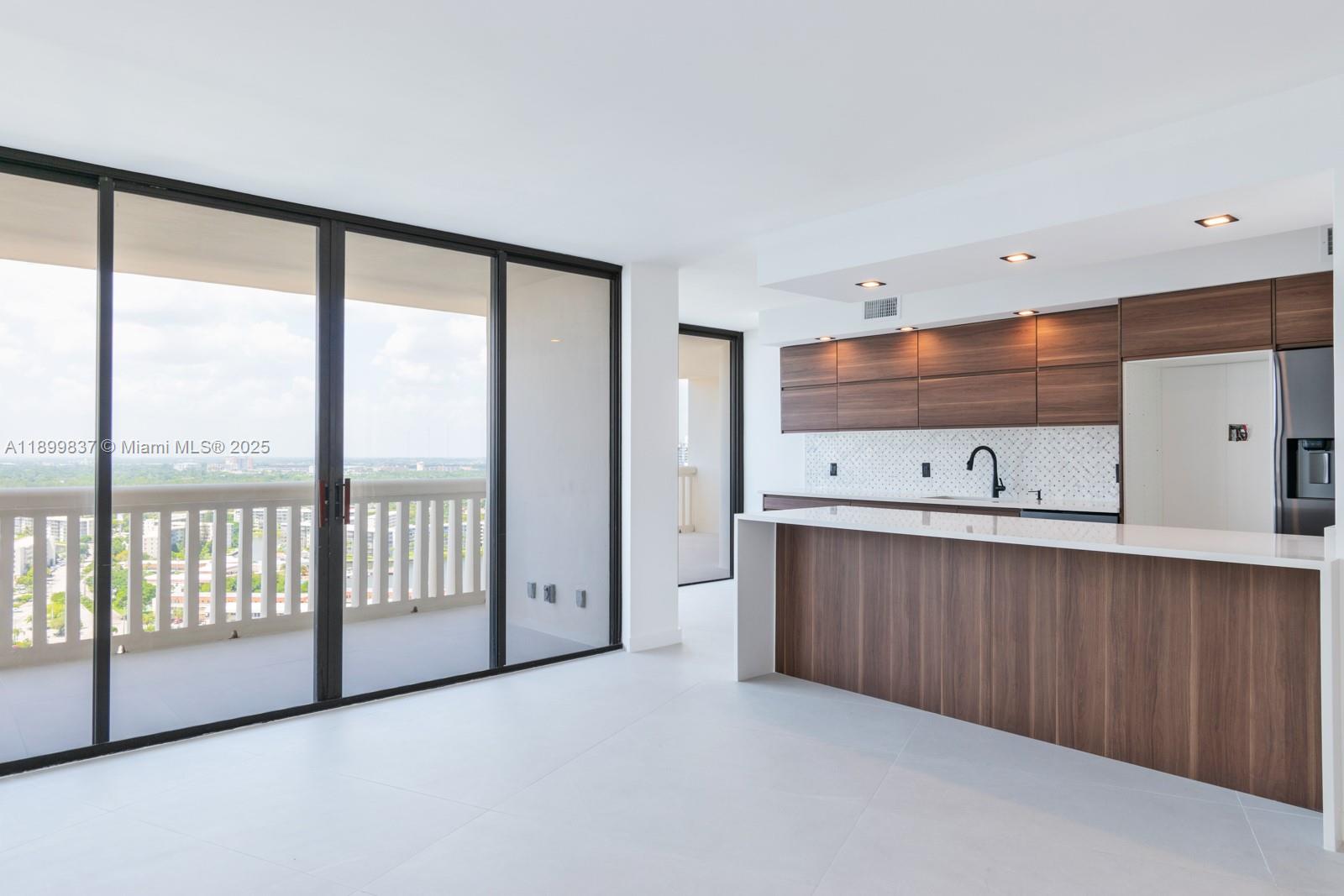 1000 ISL BLVD WILLIAMS IS - Residential