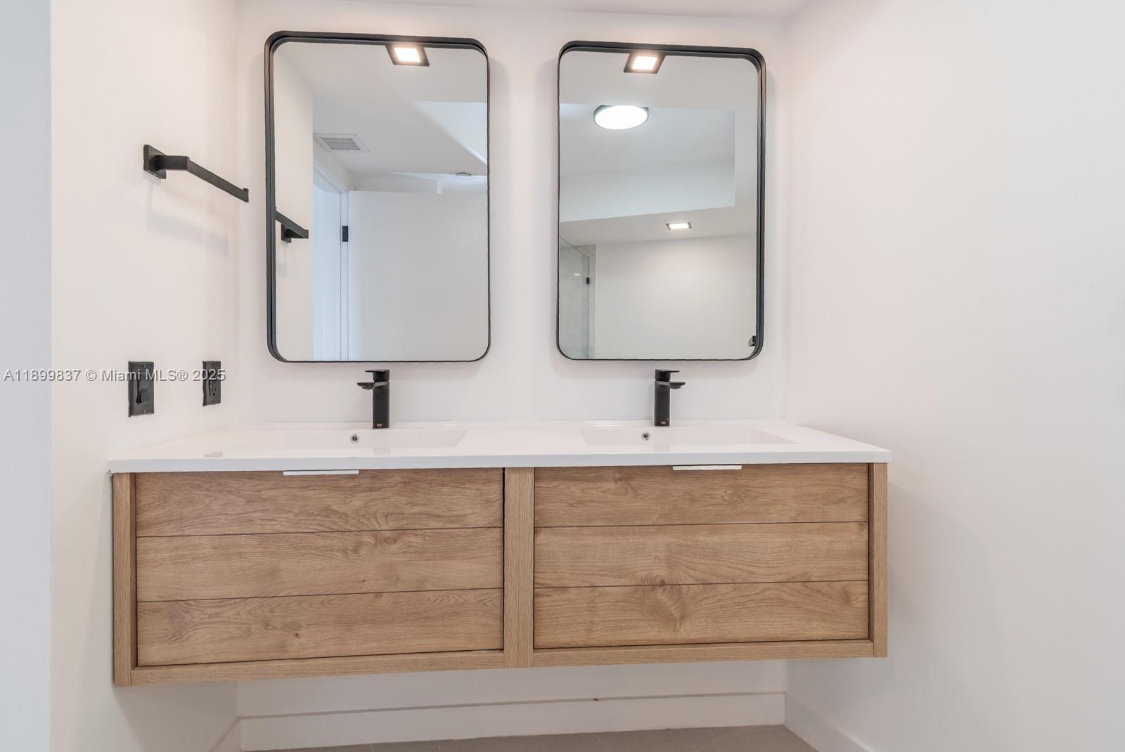 1000 ISL BLVD WILLIAMS IS - Residential