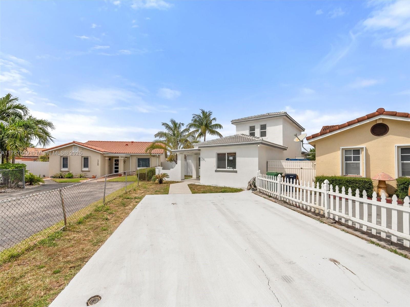 13841 Sw 17th Ter, Miami, Broward County, Florida - 4 Bedrooms  
3 Bathrooms - 
