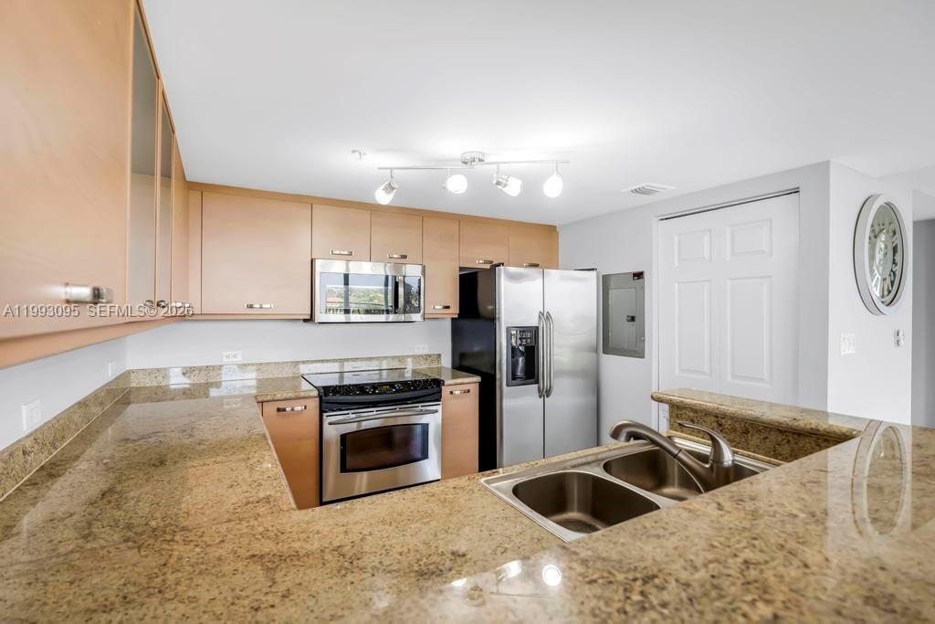 2001 N Ocean Blvd 603