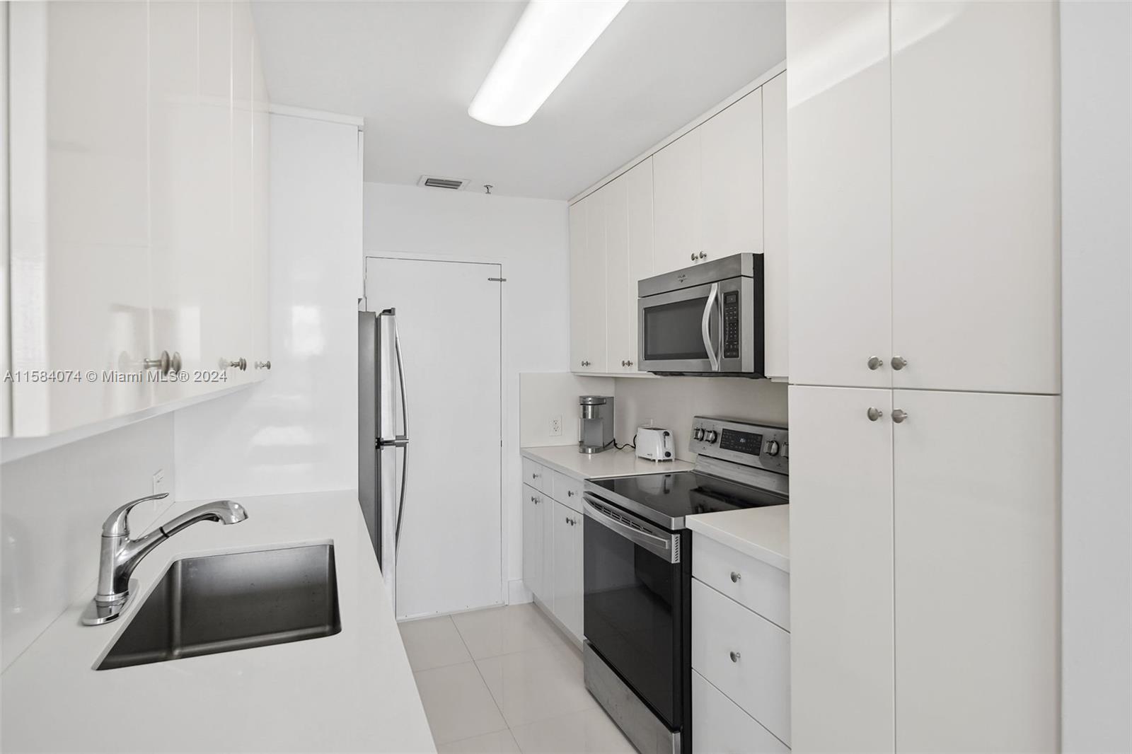 THE EXECUTIVE CONDO - Residential Lease