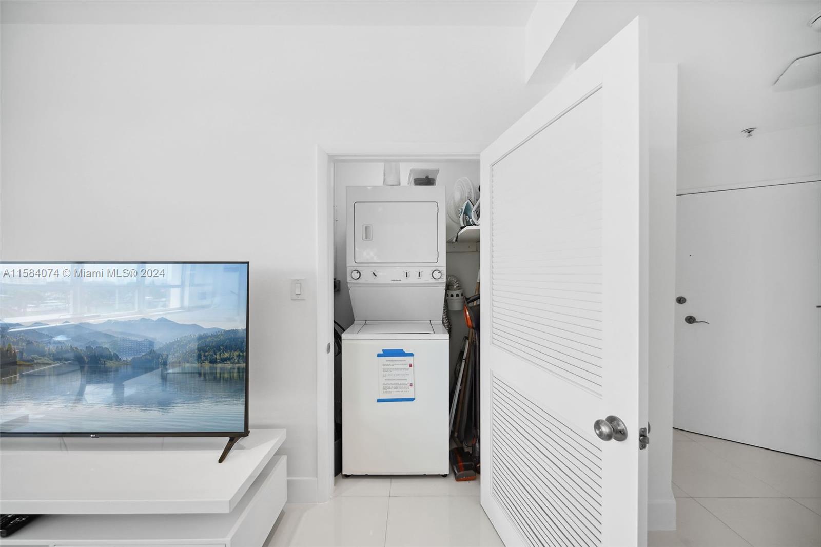 THE EXECUTIVE CONDO - Residential Lease