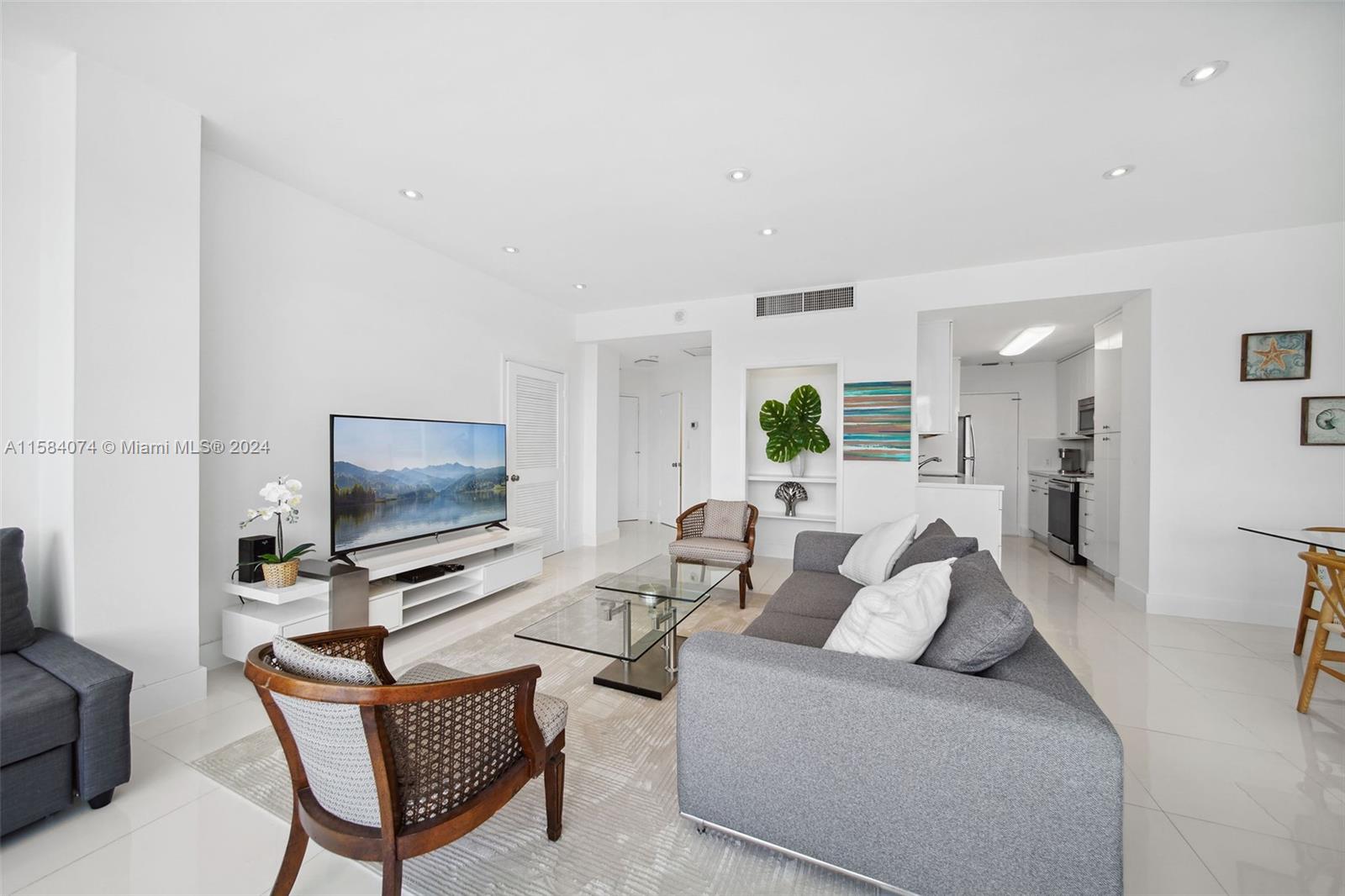 THE EXECUTIVE CONDO - Residential Lease