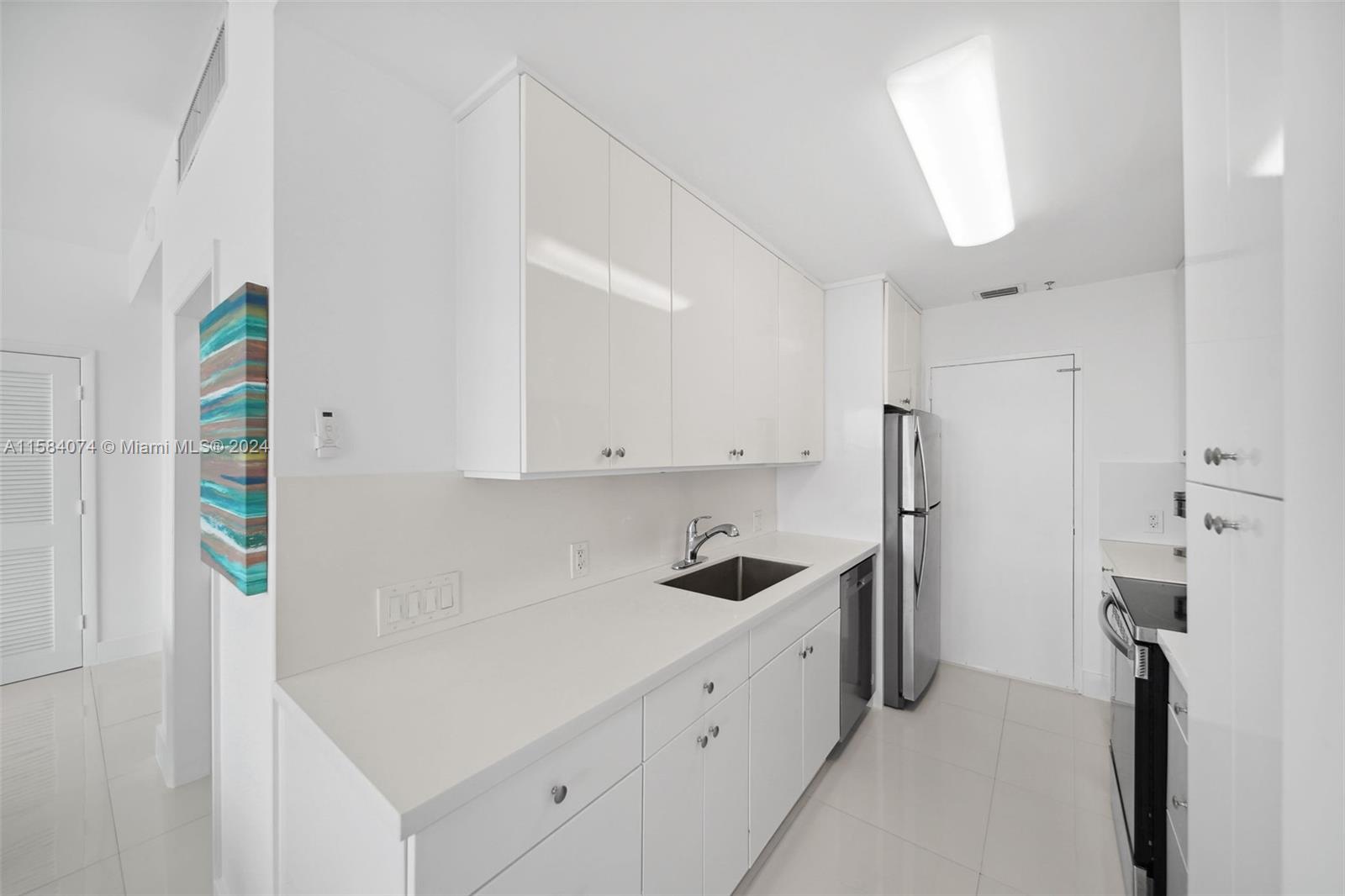 THE EXECUTIVE CONDO - Residential Lease