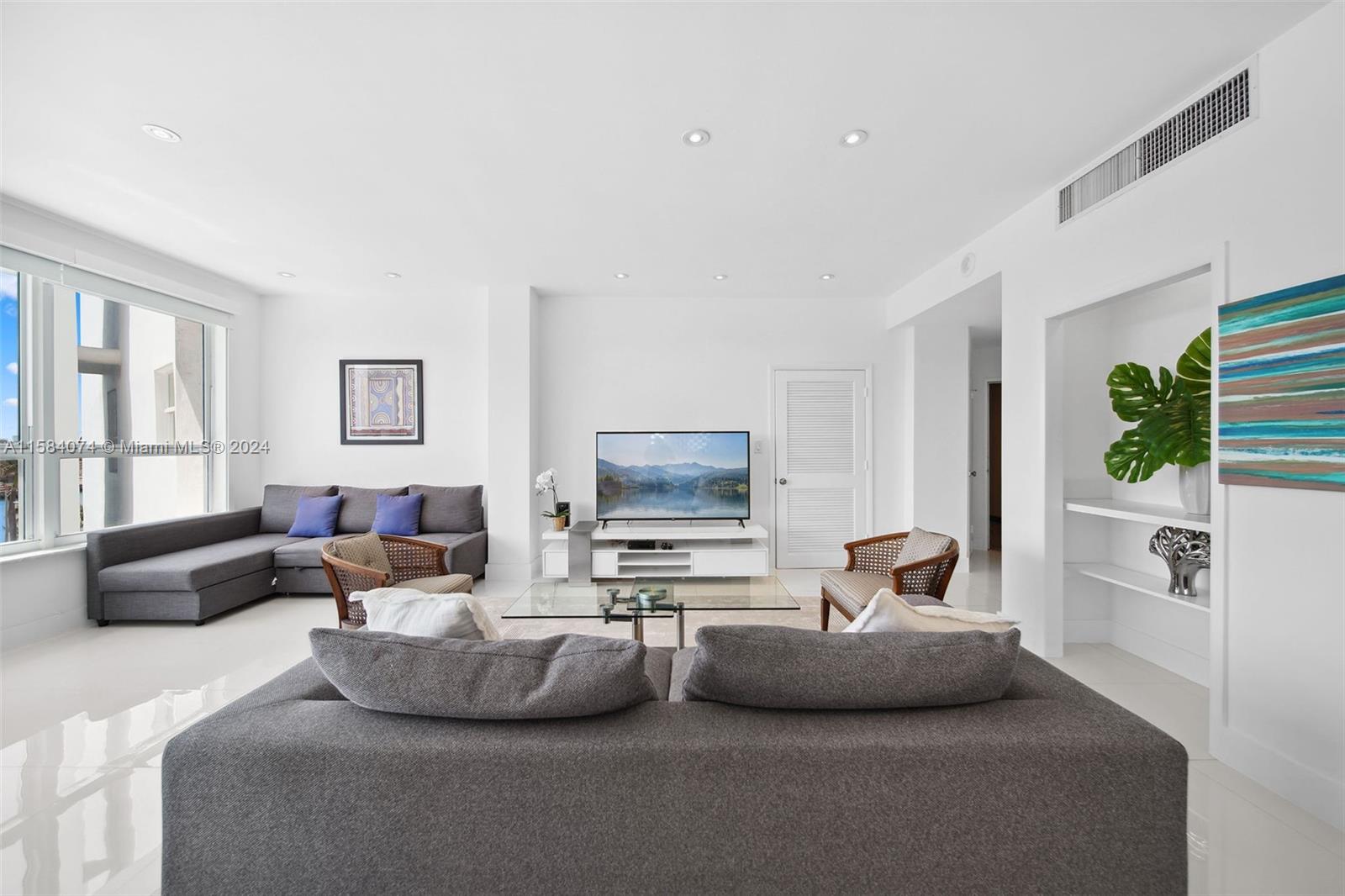 THE EXECUTIVE CONDO - Residential Lease