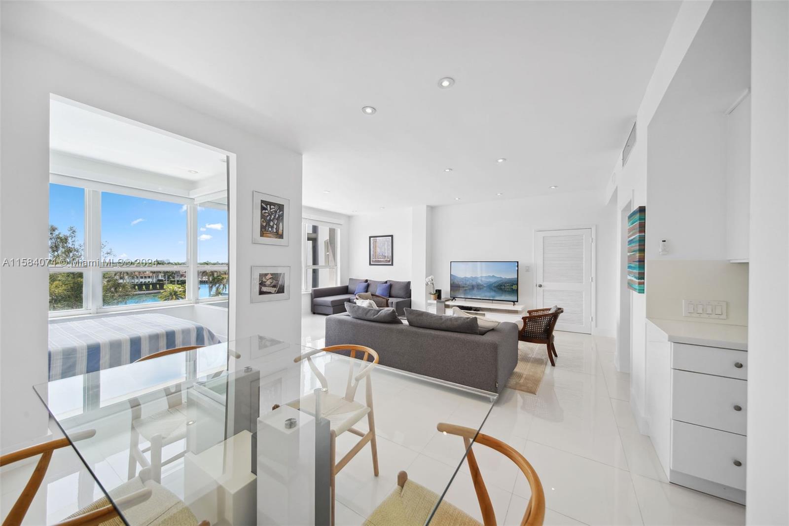 THE EXECUTIVE CONDO - Residential Lease