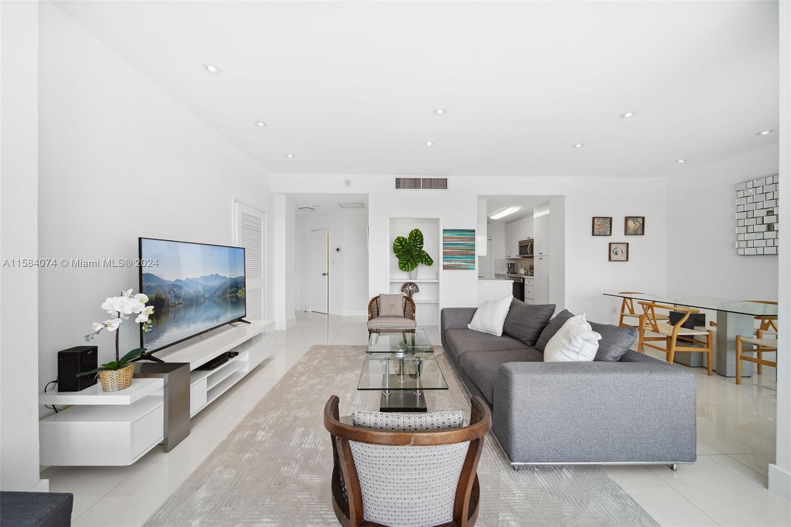 THE EXECUTIVE CONDO - Residential Lease