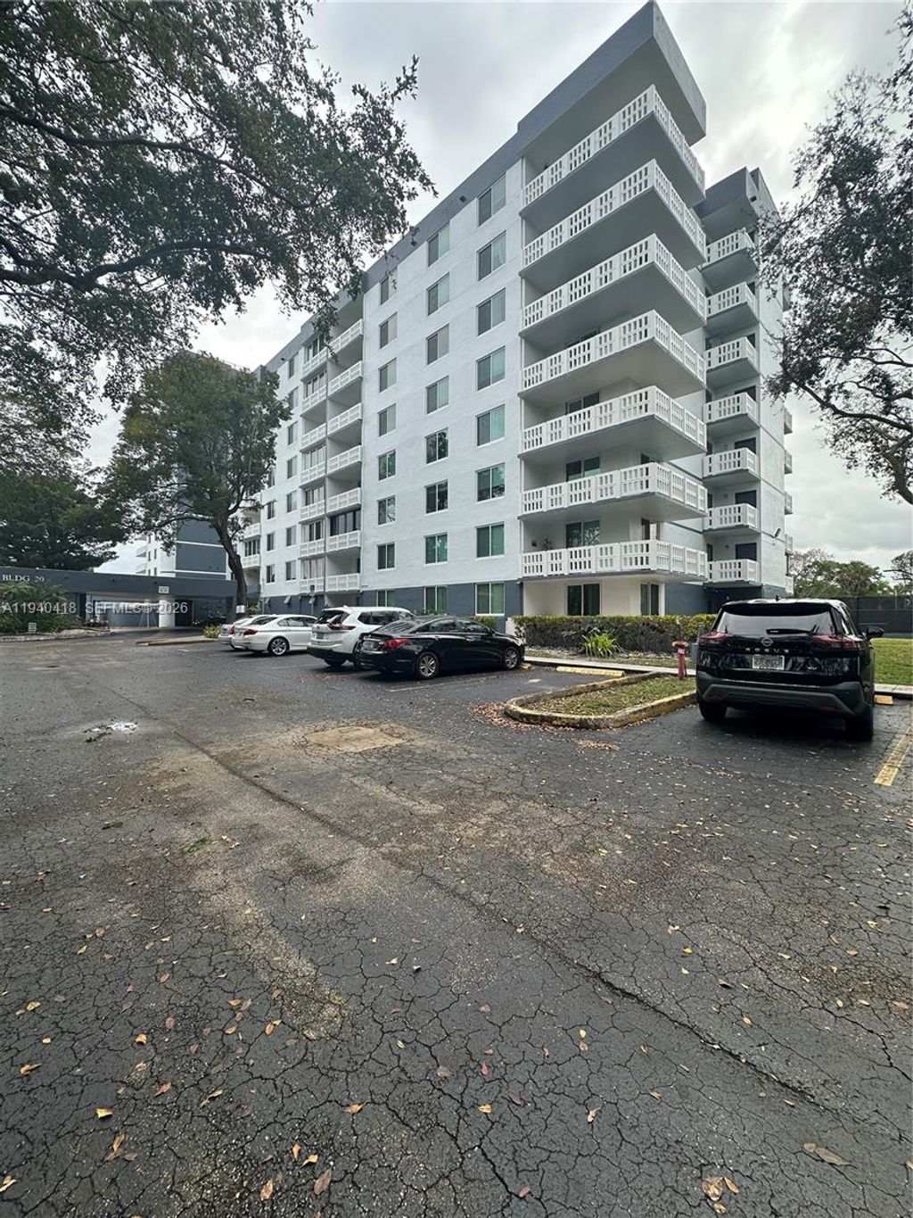 Photo of 919 Hillcrest Dr #303, Hollywood, FL 33021 (MLS # A11940418)