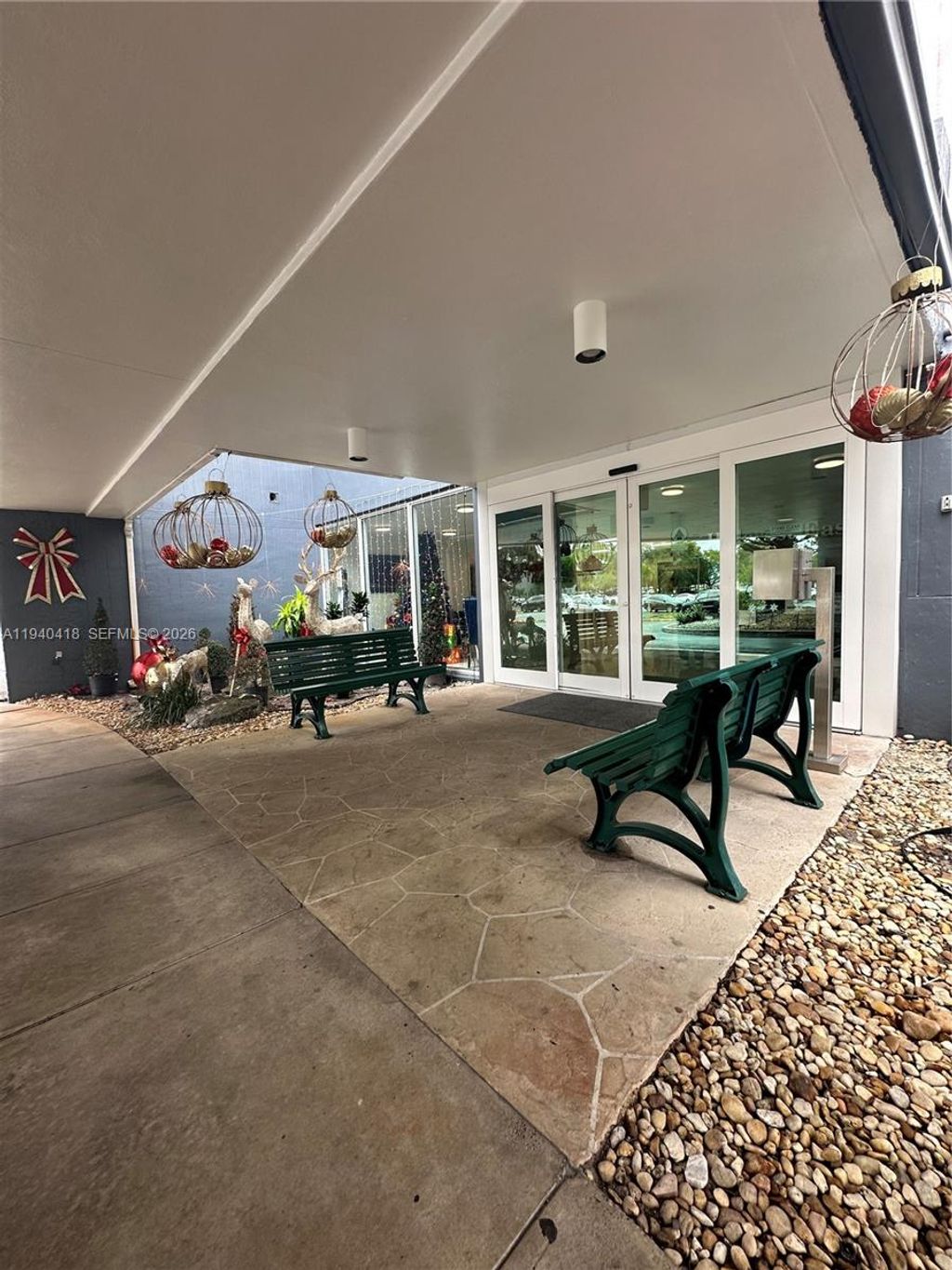 Photo of 919 Hillcrest Dr #303, Hollywood, FL 33021 (MLS # A11940418)