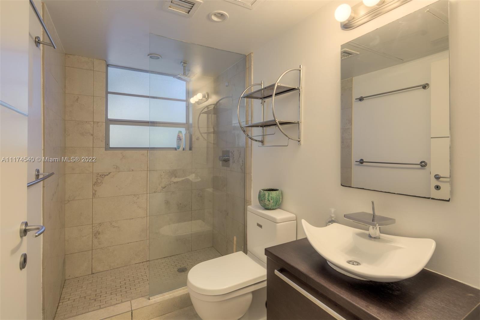 ETRURIA CONDO - Residential Lease