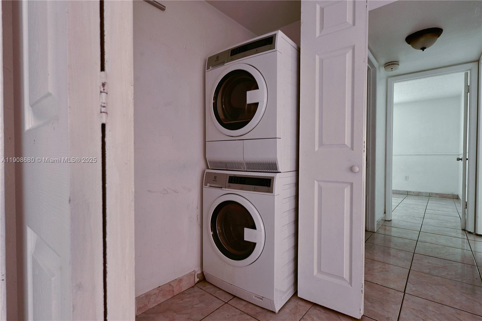 CYPRESS VILLAGE CONDO - Residential Lease