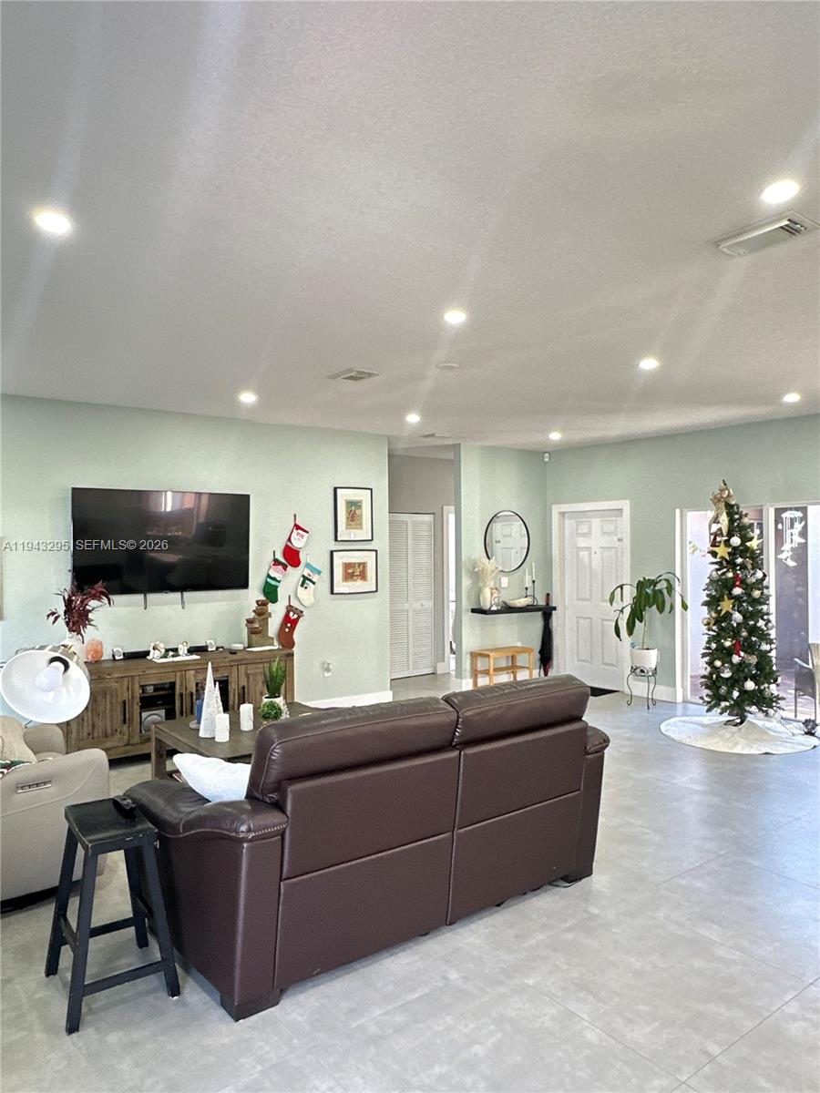 SILVER PALM HOMES - Residential