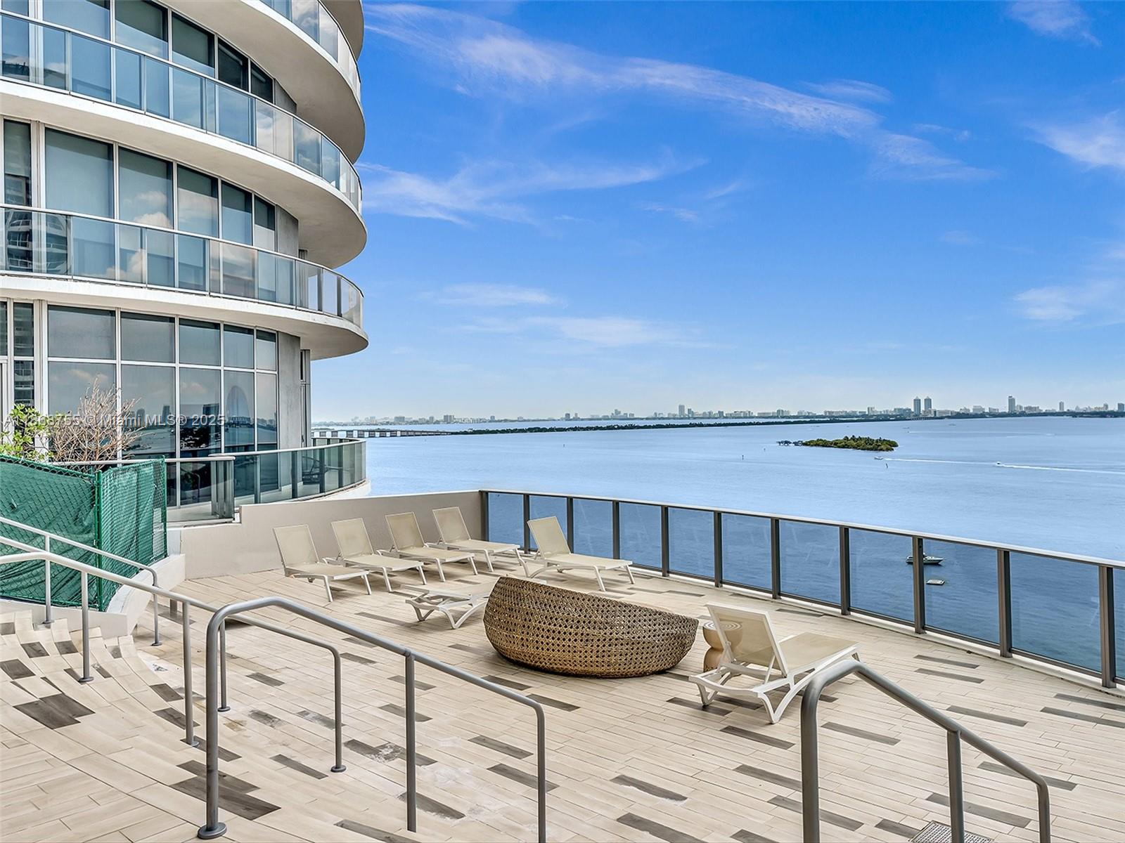 ARIA ON THE BAY CONDO - Residential