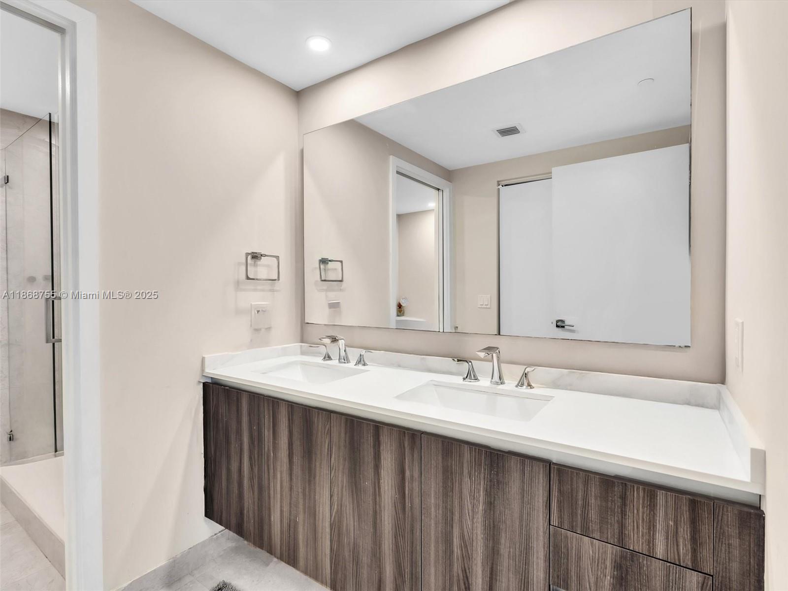 ARIA ON THE BAY CONDO - Residential