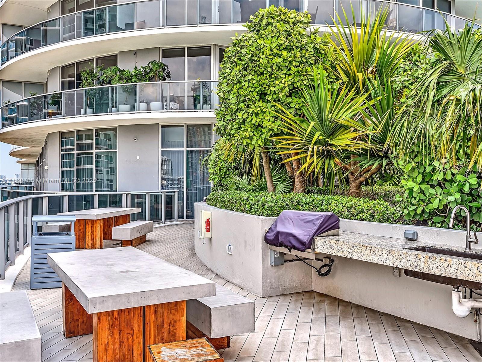 ARIA ON THE BAY CONDO - Residential