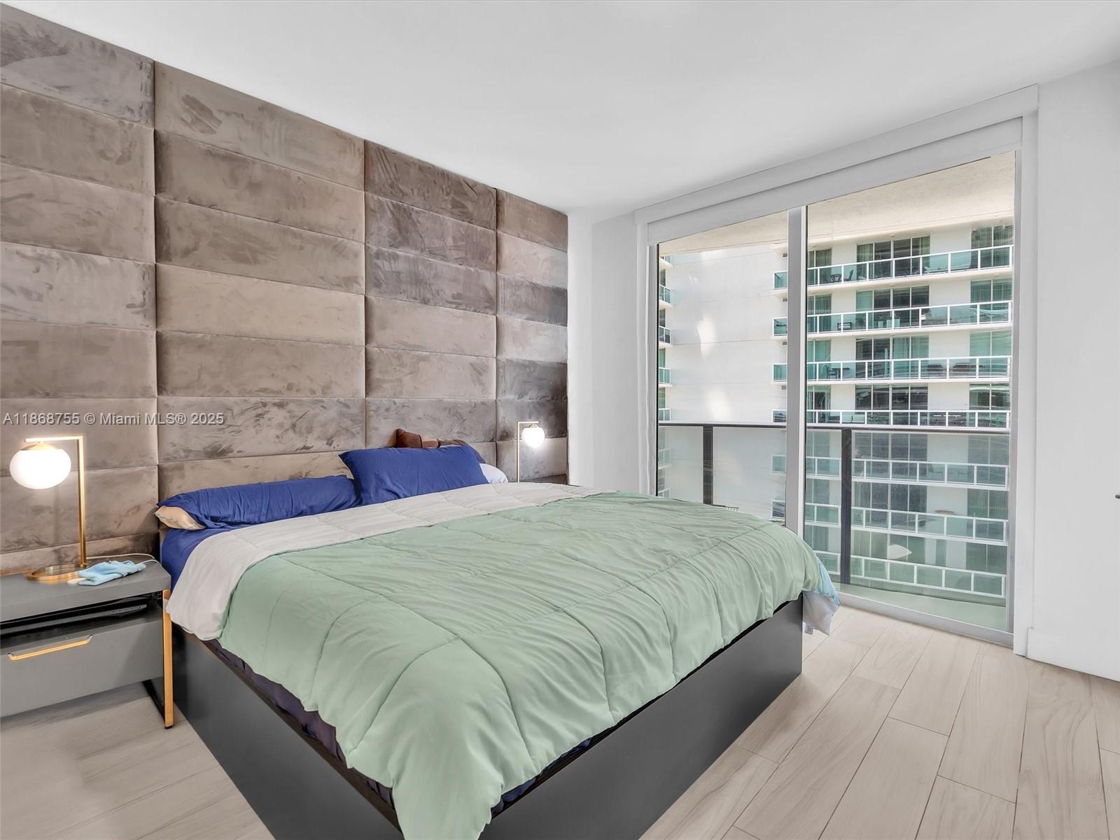 ARIA ON THE BAY CONDO - Residential