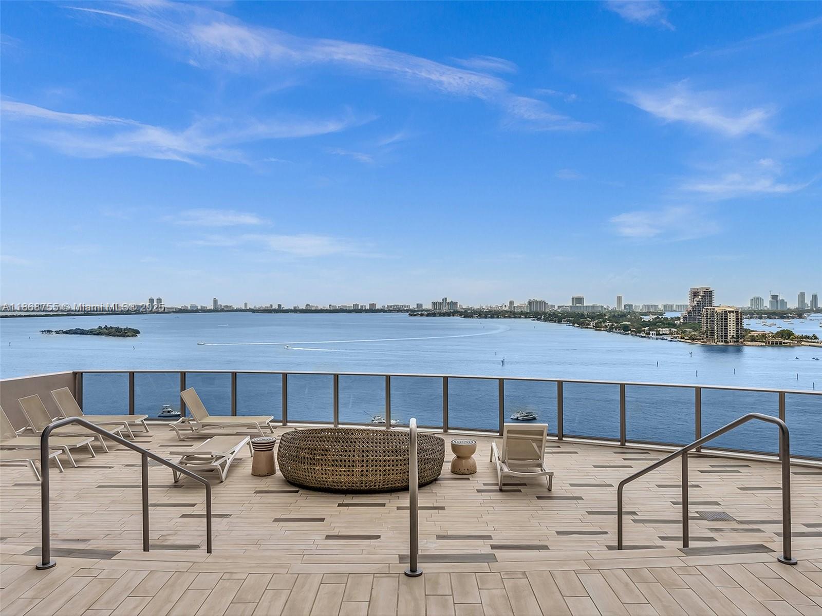 ARIA ON THE BAY CONDO - Residential