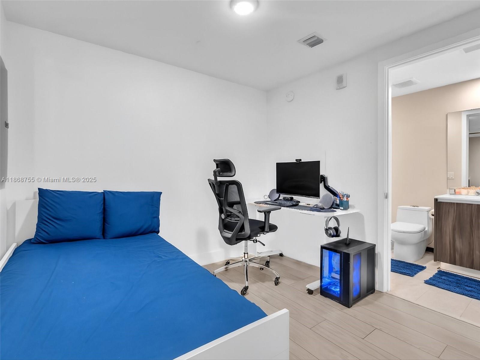 ARIA ON THE BAY CONDO - Residential