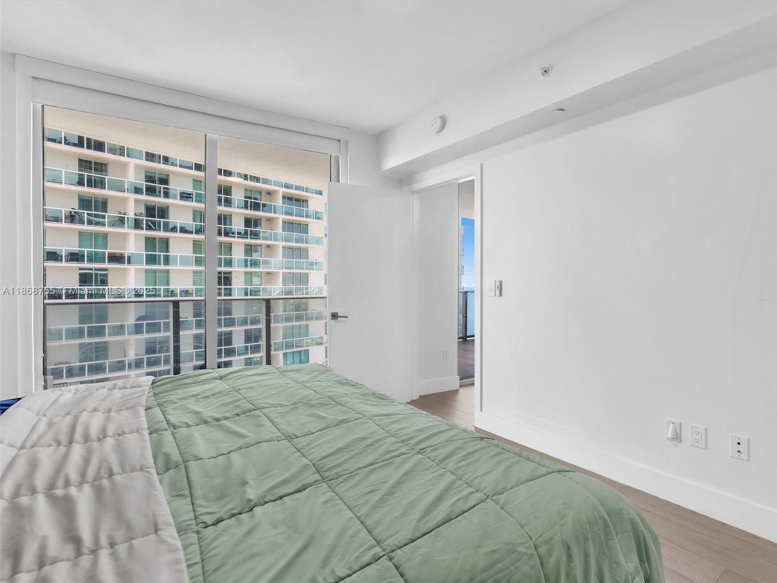 ARIA ON THE BAY CONDO - Residential