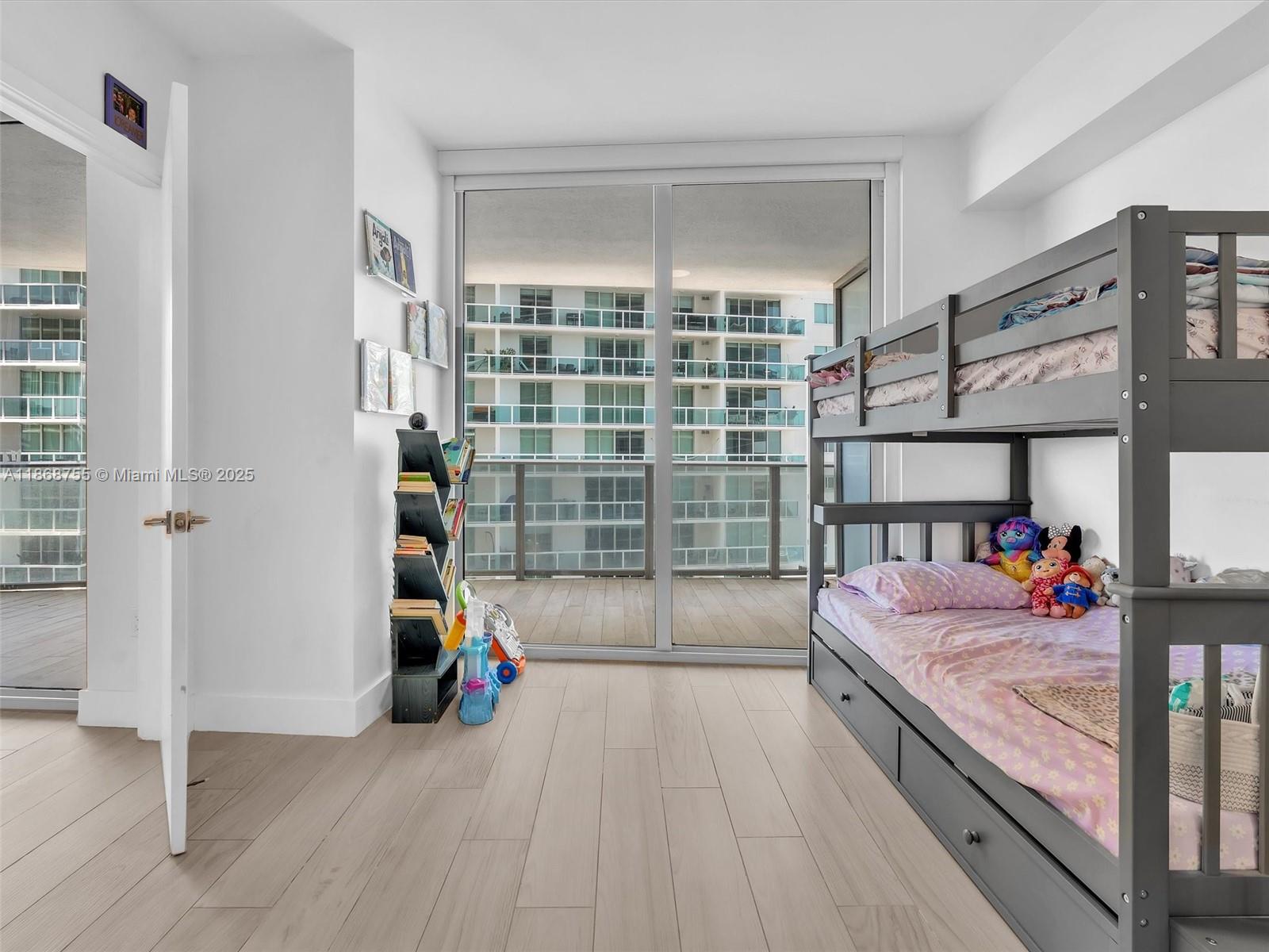 ARIA ON THE BAY CONDO - Residential