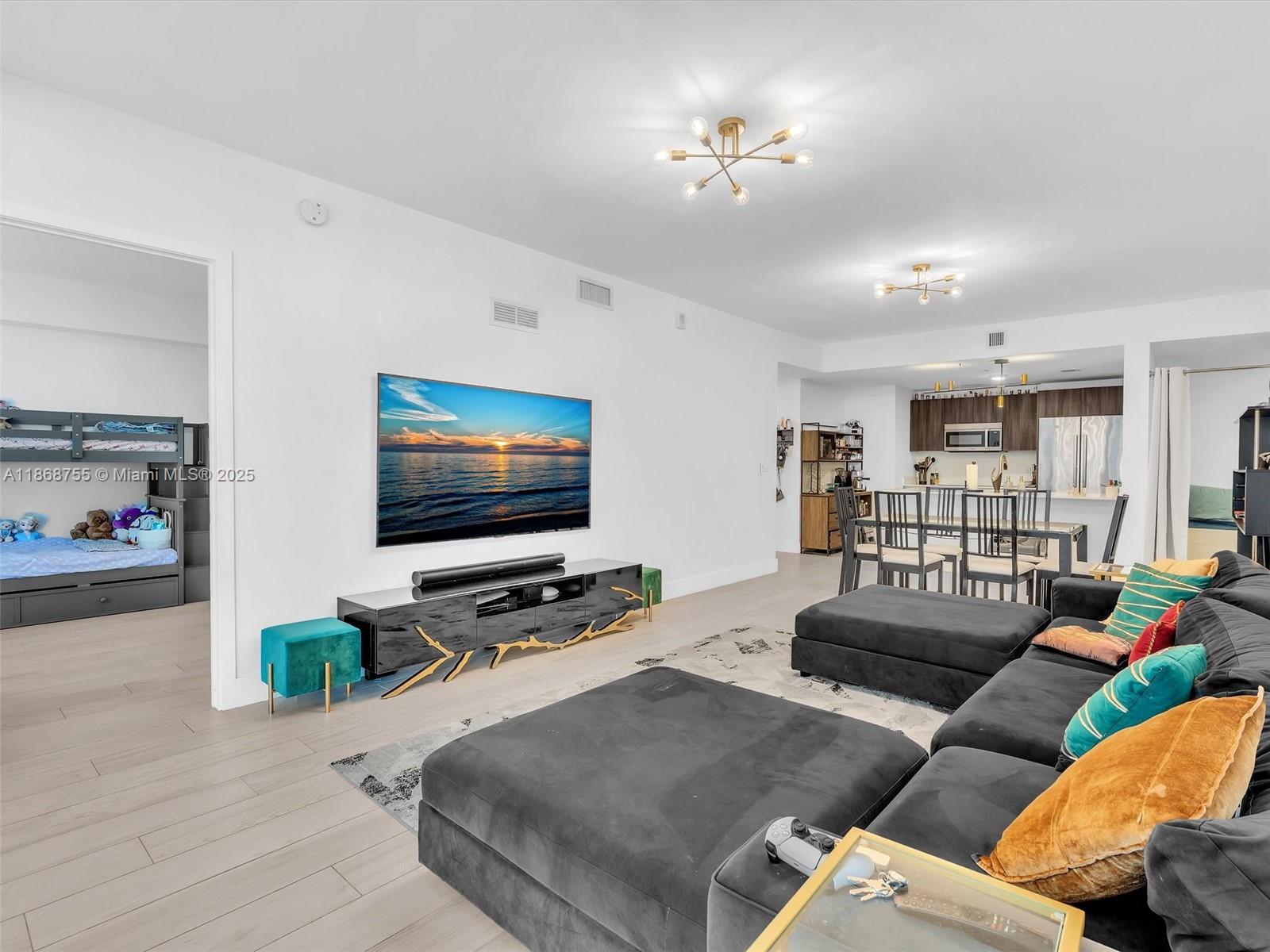 488 NE 18th St 2309