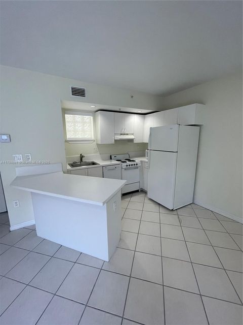 3090 Bird Ave 202 Miami FL 33133