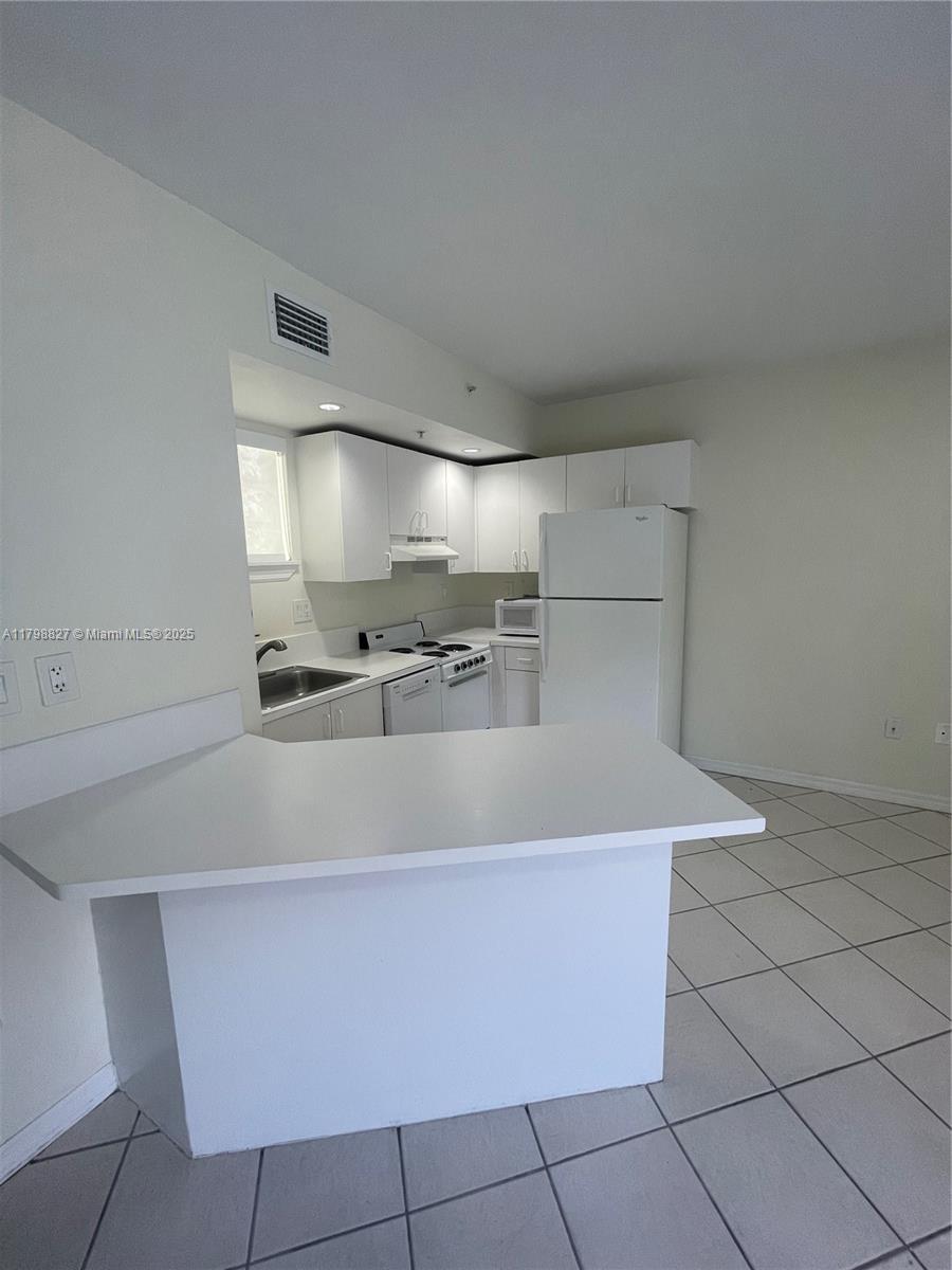 3090 Bird Ave 202
