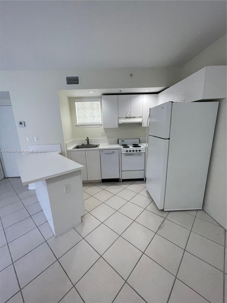 3090 Bird Ave 202