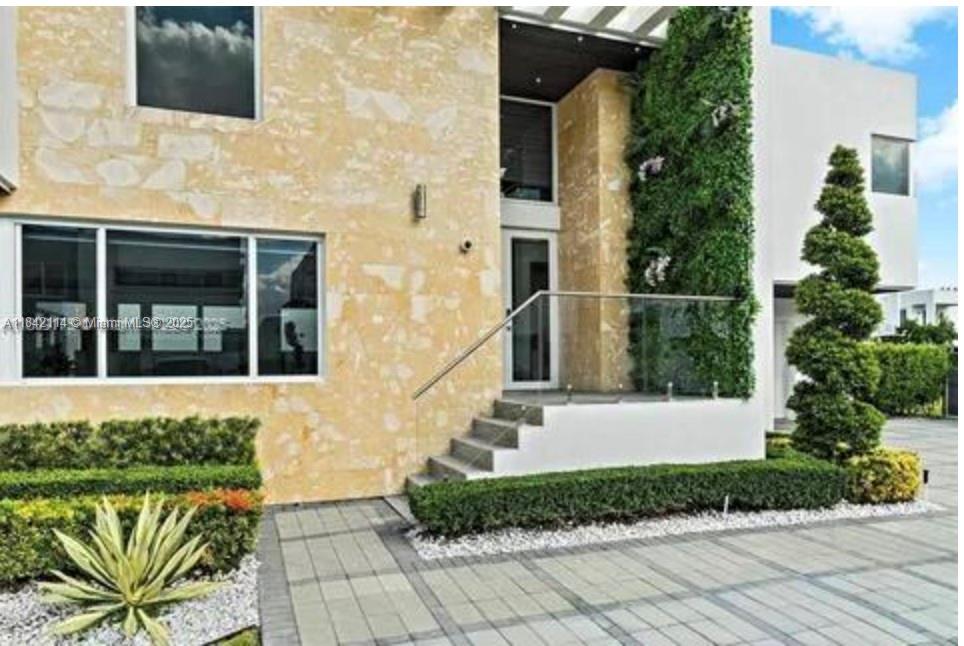 DORAL PALMS SOUTH - Residential Lease
