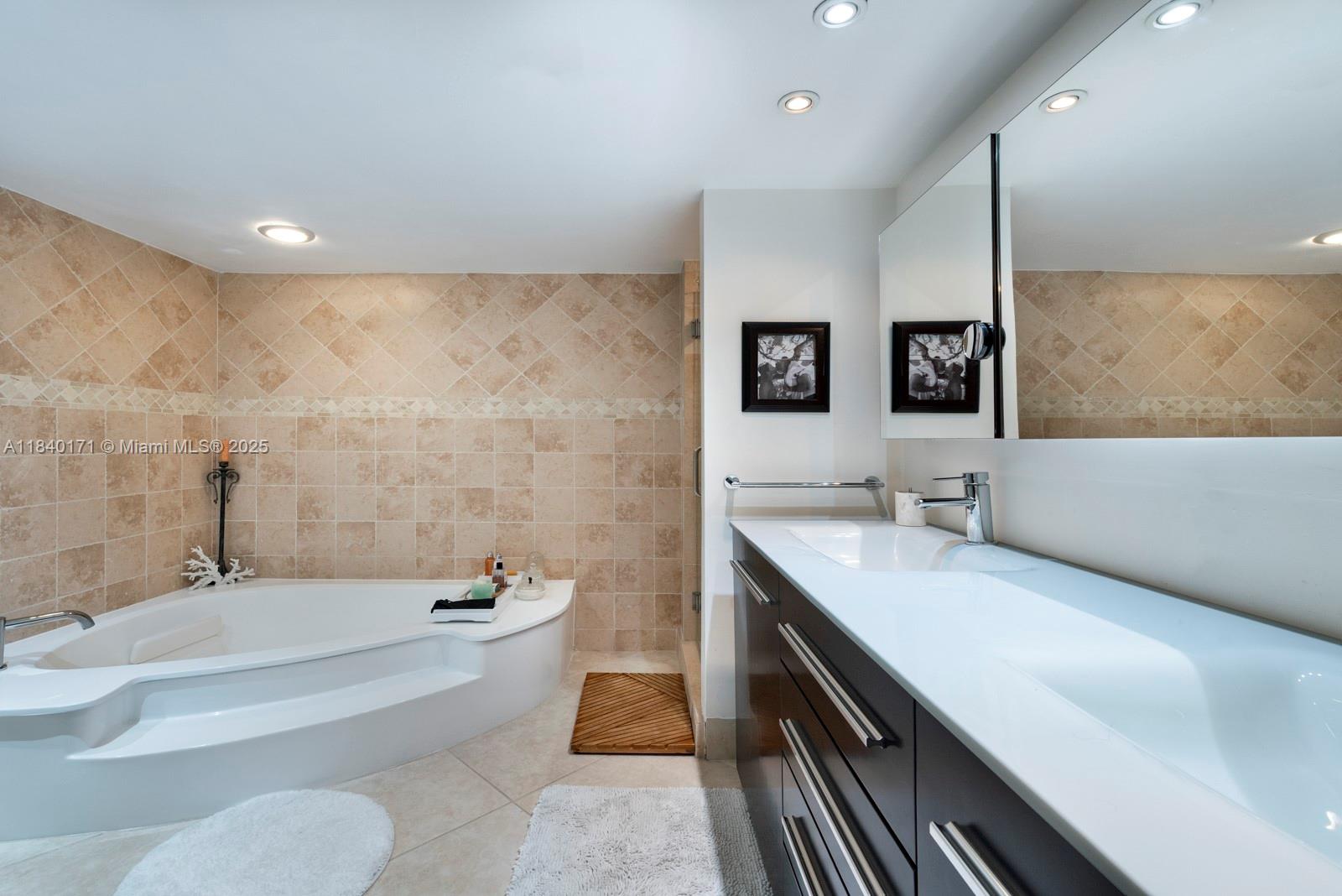 THE TOWERS OF QUAYSIDE CO - Residential