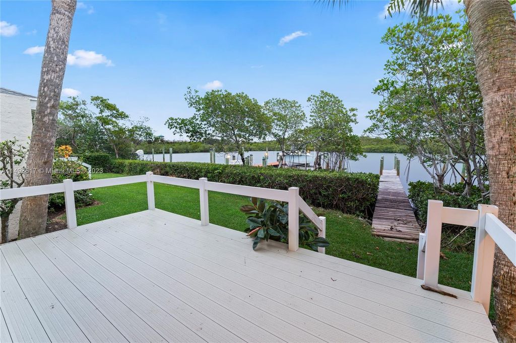 Photo of 17264 Bay St, Jupiter, FL 33477 (MLS # A11493617)