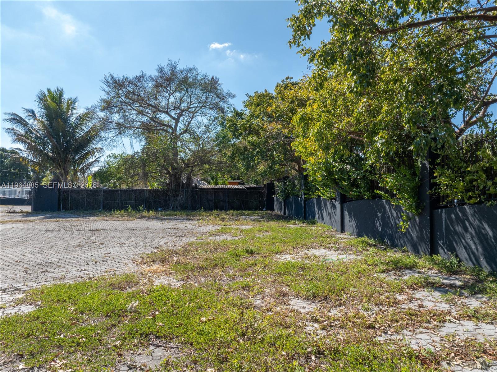 GUNTON HEIGHTS - Land