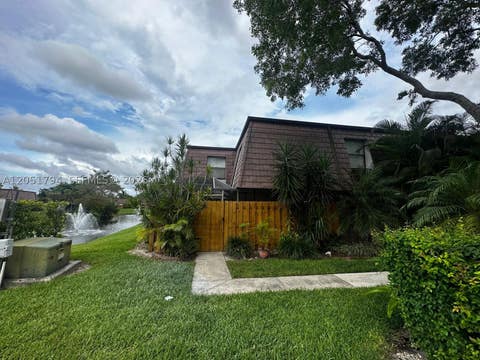 Photo of 7671 W Courtyard Run W, Boca Raton, FL 33433 (MLS # A12051794)