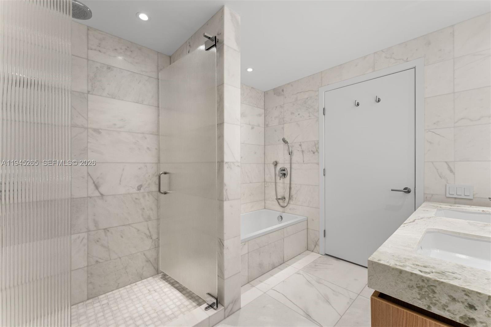 FIVE PARK - Residential