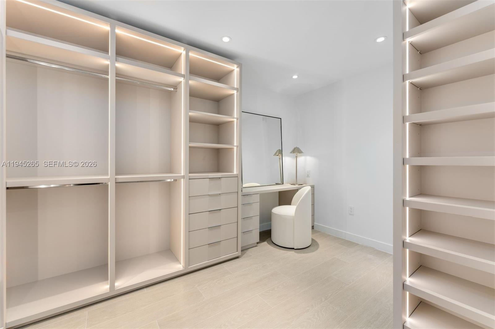 FIVE PARK - Residential