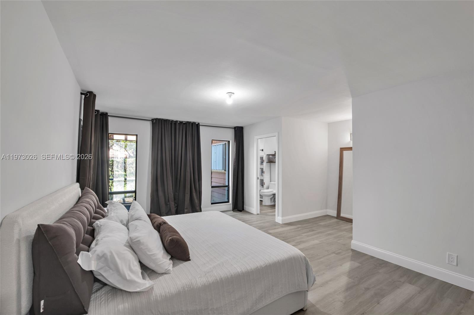 BANYAN LAKES - Residential