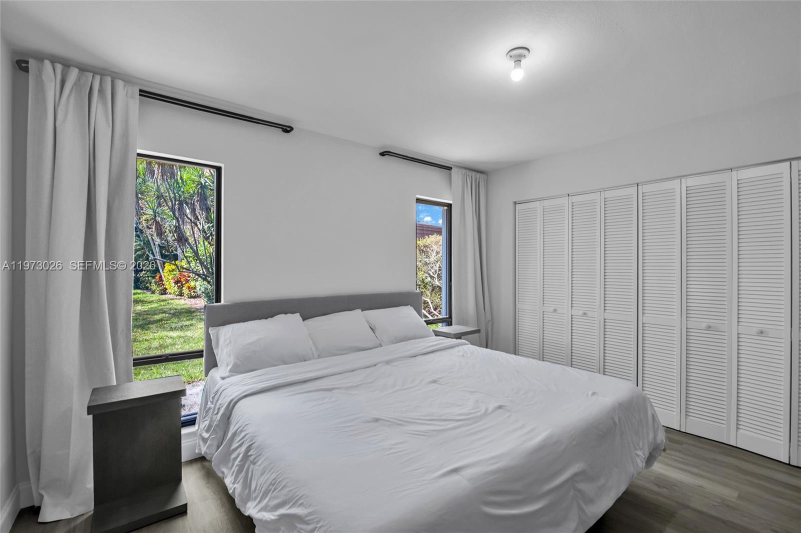 BANYAN LAKES - Residential