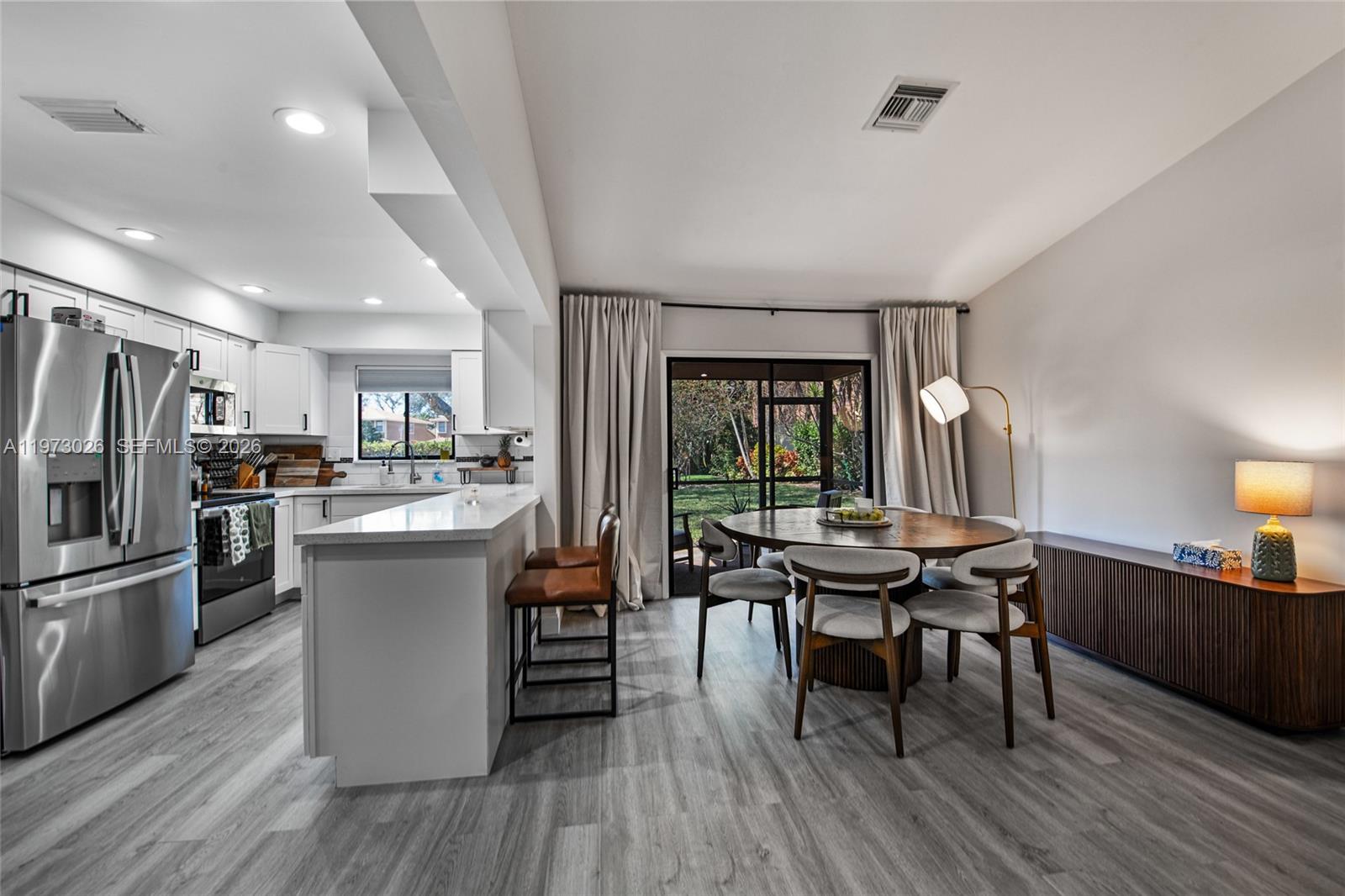 BANYAN LAKES - Residential