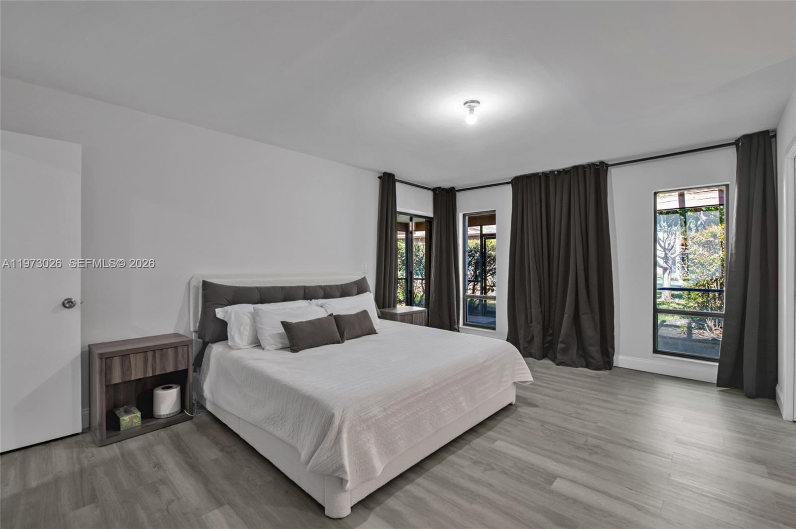 BANYAN LAKES - Residential