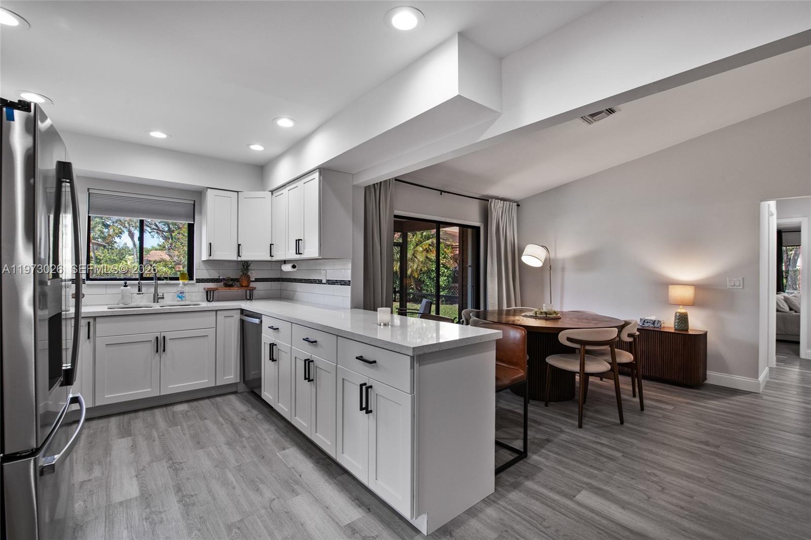 BANYAN LAKES - Residential